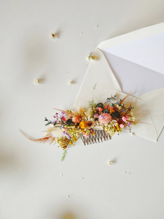 Wildflower hair comb Natural bridal hair comb Rustic wedding accessories Summer wedding Vintage Cottagecore Preserved flowers Magaela Bride